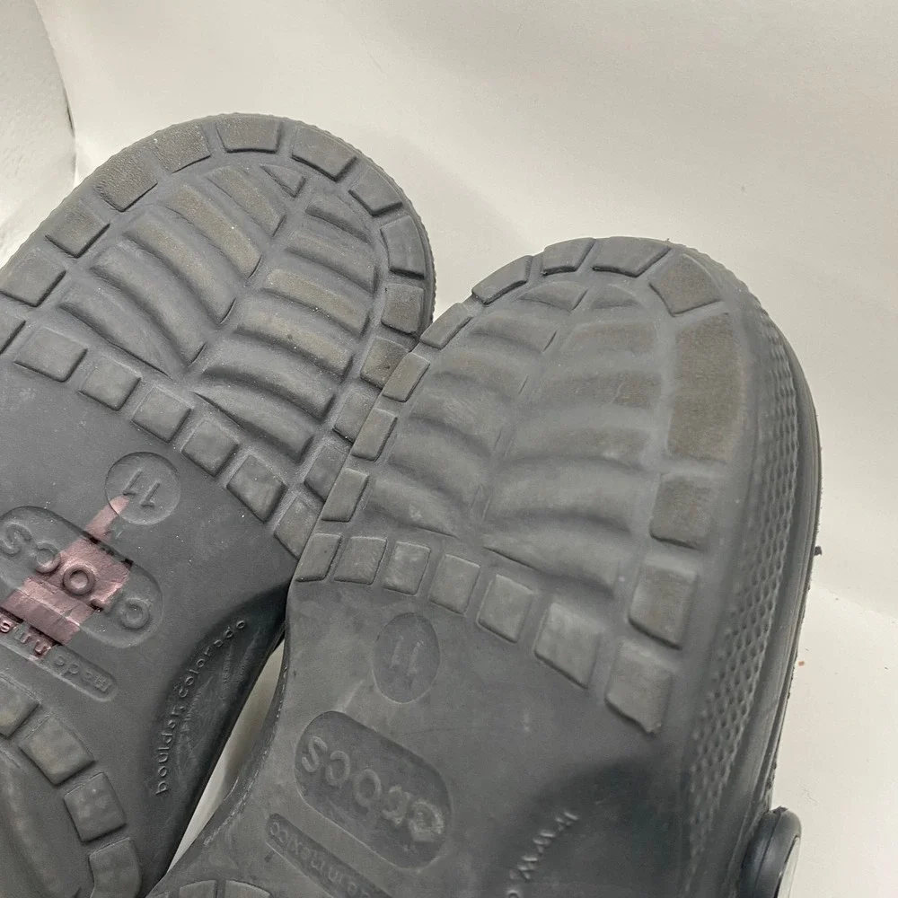 Crocs Classic Clog Mens Size 11 Black Lightweight Water Friendly Comfort Shoes
